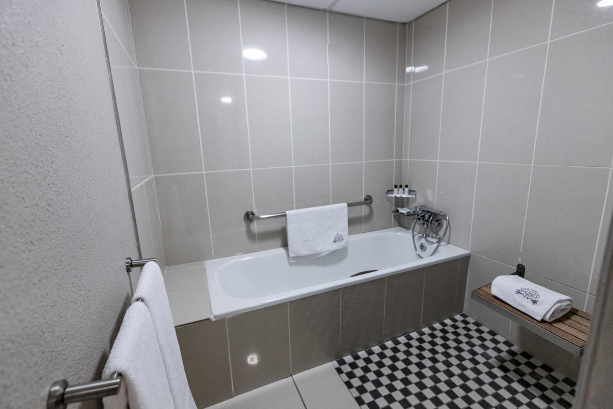 Hotel 247 @ White River Bagian luar foto