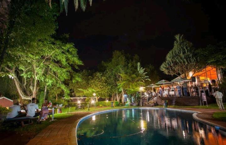 Hotel 247 @ White River Bagian luar foto